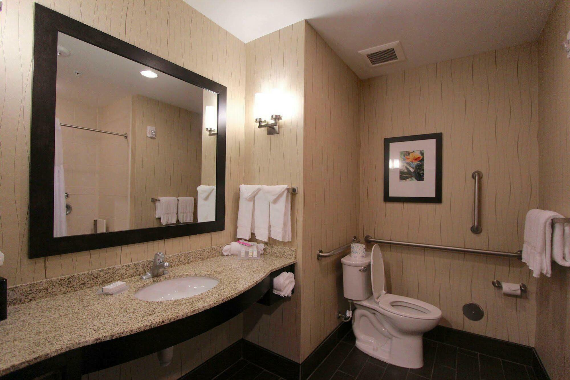 Hilton Garden Inn Финдли Екстериор снимка